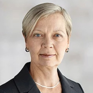 DeAnne Julius